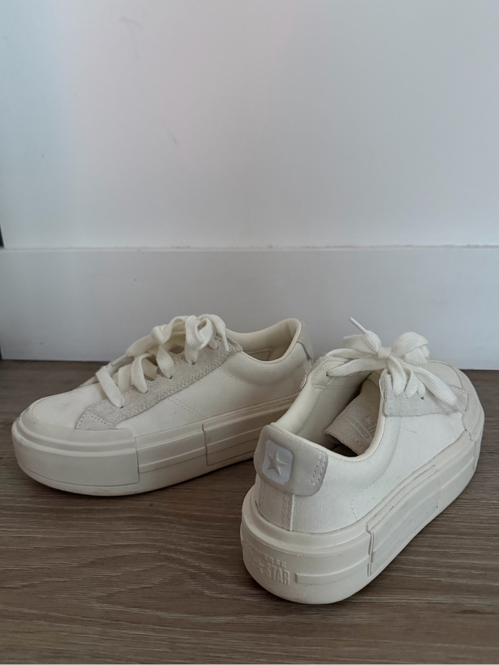 Converse Women’s Cream Low-Top Platform Sneakers